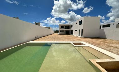 CASA EN VENTA EN MÉRIDA CON 1,043.96 M2 DE TERRENO EN DZITYÁ