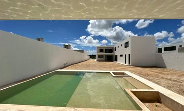 CASA EN VENTA EN MÉRIDA CON 1,043.96 M2 DE TERRENO EN DZITYÁ