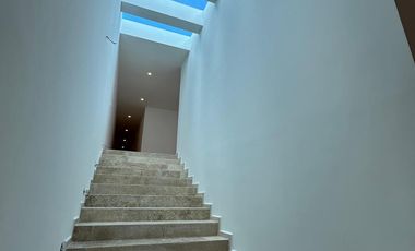 CASA EN VENTA EN MÉRIDA CON 1,043.96 M2 DE TERRENO EN DZITYÁ