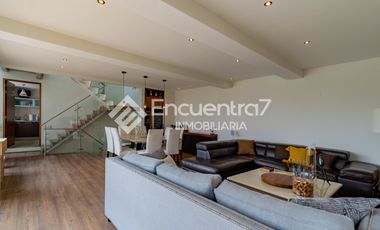 Casa en Cerrada La Cañada, dentro de Bosque Real