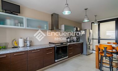 Casa en Cerrada La Cañada, dentro de Bosque Real