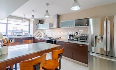 Casa en Cerrada La Cañada, dentro de Bosque Real