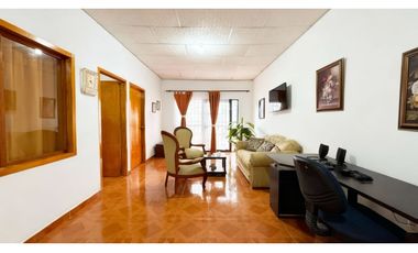 Casa de dos pisos en venta - Barrio Las Américas | Palmira, Valle
