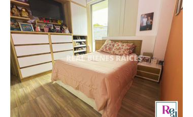 Casa esquinera en venta en exclusiva unidad cerrada.