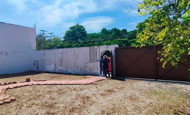 Terreno en venta, San Antonio Cinta, Mérida, Yucatán. En esquina, 1,130.50 m² (34.30m x 33.25m)