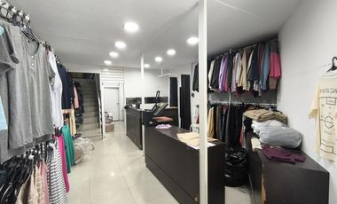 Excelente Local en Esquina Doble Altura en Once