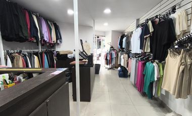 Excelente Local en Esquina Doble Altura en Once