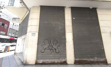 Excelente Local en Esquina Doble Altura en Once