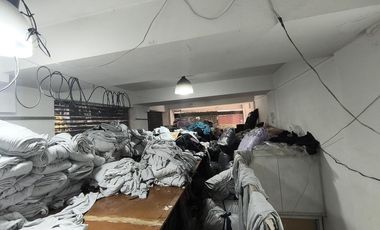 Excelente Local en Esquina Doble Altura en Once