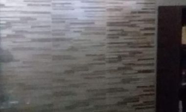 Casa tres ambientes con fondo y terraza a la venta en Wilde