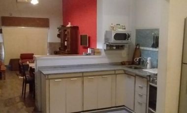 Casa tres ambientes con fondo y terraza a la venta en Wilde