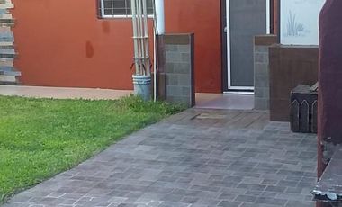 Casa tres ambientes con fondo y terraza a la venta en Wilde