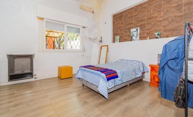 Casa de 2 ambientes con patio en Venta en Saavedra
