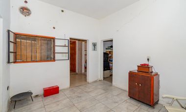 Casa de 2 ambientes con patio en Venta en Saavedra