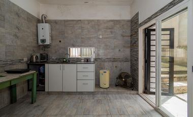 Casa de 2 ambientes con patio en Venta en Saavedra