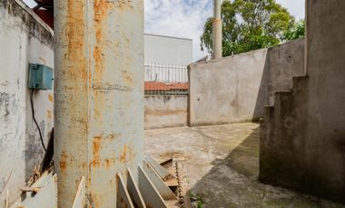 Casa de 2 ambientes con patio en Venta en Saavedra