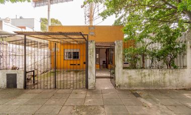 Casa de 2 ambientes con patio en Venta en Saavedra