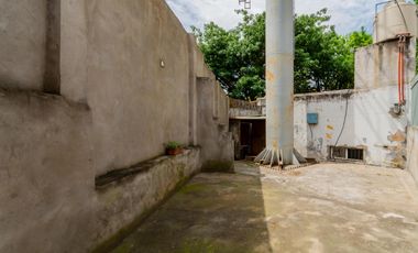 Casa de 2 ambientes con patio en Venta en Saavedra