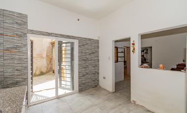 Casa de 2 ambientes con patio en Venta en Saavedra
