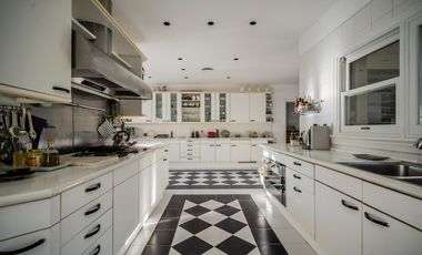 Excelente casa en la mejor zona de Las Lomas de San Isidro.