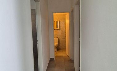 Departamento de Tres ambientes en Planta Baja con Patio y Cochera en Venta en Sarandí
