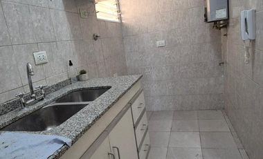 Departamento de Tres ambientes en Planta Baja con Patio y Cochera en Venta en Sarandí