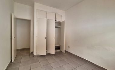 Departamento de Tres ambientes en Planta Baja con Patio y Cochera en Venta en Sarandí