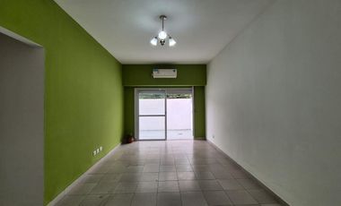 Departamento de Tres ambientes en Planta Baja con Patio y Cochera en Venta en Sarandí