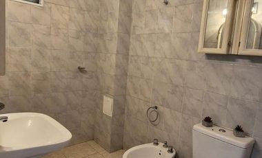 Departamento de Tres ambientes en Planta Baja con Patio y Cochera en Venta en Sarandí