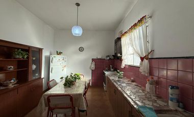 Casa tres ambientes cochera wilde en venta