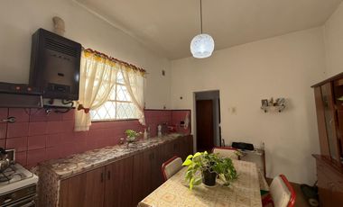 Casa tres ambientes cochera wilde en venta