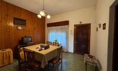 Casa tres ambientes cochera wilde en venta