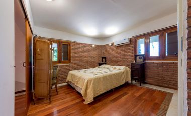 VENTA - Casa - 4 Dormitorios, casa para caseros, quincho y piscina - Funes, Santa Fe. APTA CREDITO