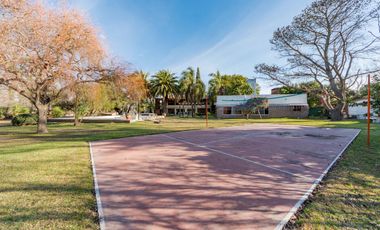 VENTA - Casa - 4 Dormitorios, casa para caseros, quincho y piscina - Funes, Santa Fe. APTA CREDITO