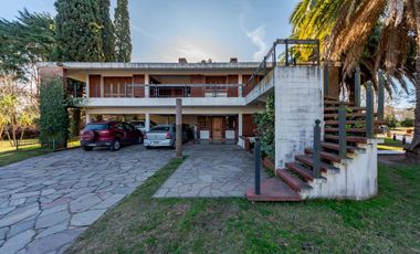 VENTA - Casa - 4 Dormitorios, casa para caseros, quincho y piscina - Funes, Santa Fe. APTA CREDITO