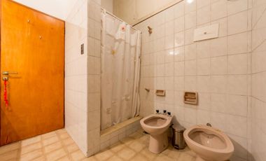 VENTA - Casa - 4 Dormitorios, casa para caseros, quincho y piscina - Funes, Santa Fe. APTA CREDITO