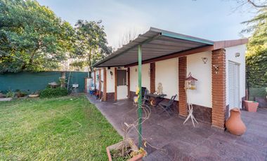 VENTA - Casa - 4 Dormitorios, casa para caseros, quincho y piscina - Funes, Santa Fe. APTA CREDITO