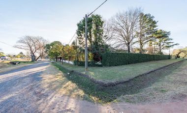 VENTA - Casa - 4 Dormitorios, casa para caseros, quincho y piscina - Funes, Santa Fe. APTA CREDITO