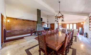 VENTA - Casa - 4 Dormitorios, casa para caseros, quincho y piscina - Funes, Santa Fe. APTA CREDITO