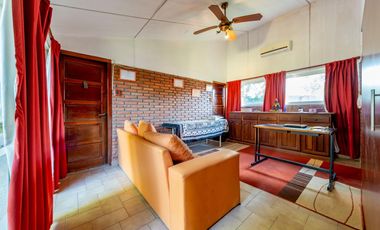 VENTA - Casa - 4 Dormitorios, casa para caseros, quincho y piscina - Funes, Santa Fe. APTA CREDITO