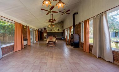 VENTA - Casa - 4 Dormitorios, casa para caseros, quincho y piscina - Funes, Santa Fe. APTA CREDITO