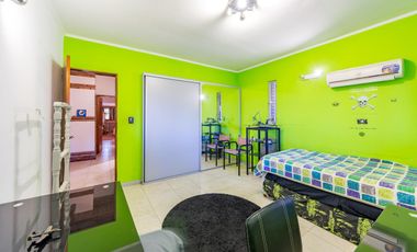 VENTA - Casa - 4 Dormitorios, casa para caseros, quincho y piscina - Funes, Santa Fe. APTA CREDITO