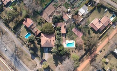 VENTA - Casa - 4 Dormitorios, casa para caseros, quincho y piscina - Funes, Santa Fe. APTA CREDITO