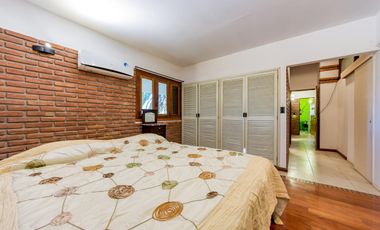 VENTA - Casa - 4 Dormitorios, casa para caseros, quincho y piscina - Funes, Santa Fe. APTA CREDITO