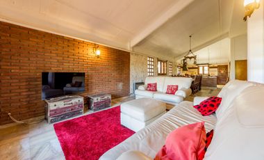 VENTA - Casa - 4 Dormitorios, casa para caseros, quincho y piscina - Funes, Santa Fe. APTA CREDITO