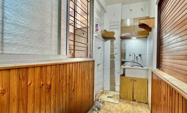 DEPARTAMENTO 4 AMBIENTES CATEGORÍA, AL FRENTE CON COCHERA Y PATIO PROPIO