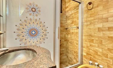 DEPARTAMENTO 4 AMBIENTES CATEGORÍA, AL FRENTE CON COCHERA Y PATIO PROPIO