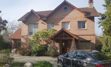 Casa en  Barrio privado