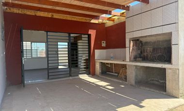 Venta casa de 2 dormitorios a estrenar con cochera y pileta Lomas de Alicia, Baigorria