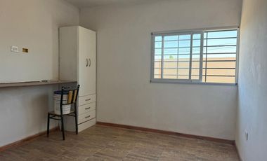 Venta casa de 2 dormitorios a estrenar con cochera y pileta Lomas de Alicia, Baigorria